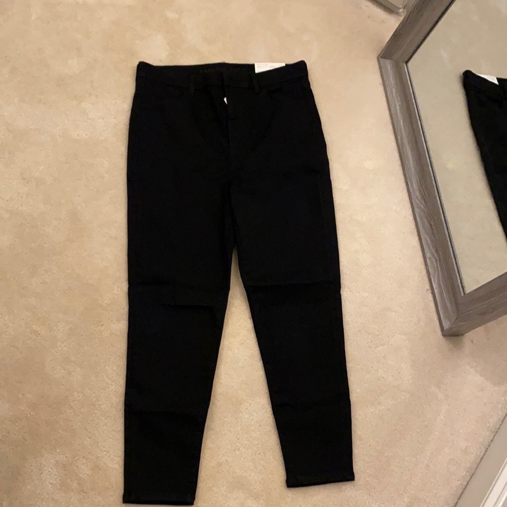 Black American Eagle jeans w holes in knees